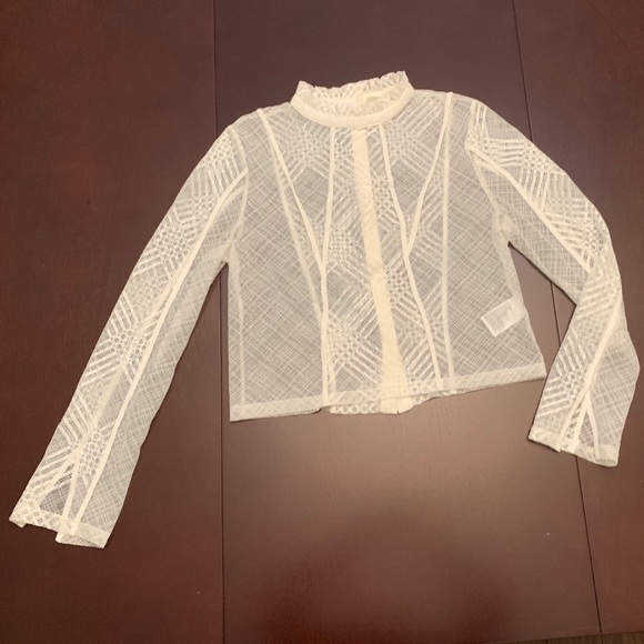 H&M Tops - 🌷 H&M Sheer Lace Cropped Top